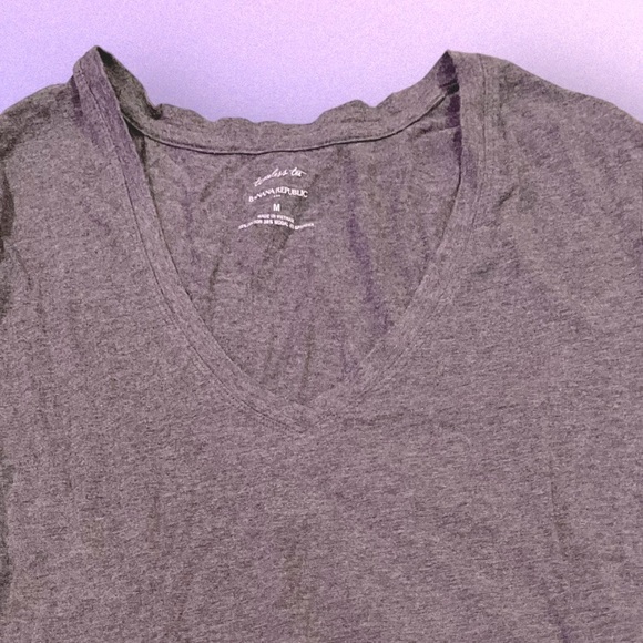 Banana Republic Timeless Tee Longsleeve women's size Med dark Heather gray - Picture 5 of 9